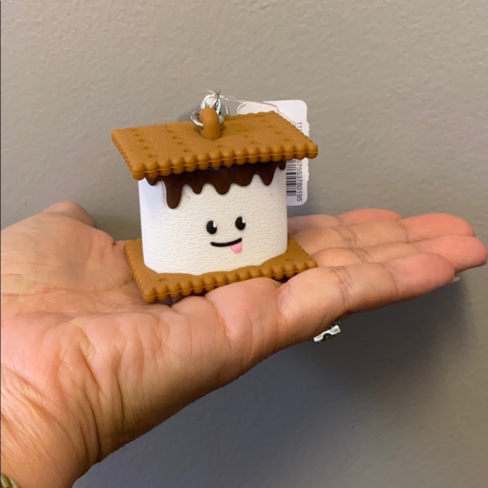 S’mores hand sanitizer holder